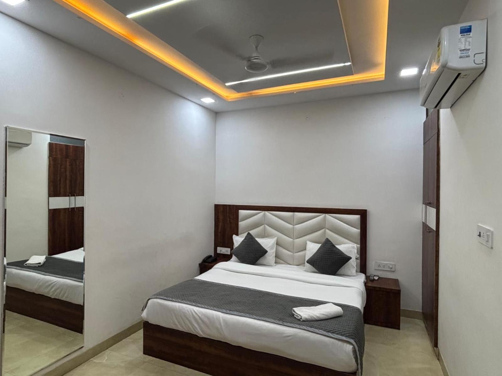 Hotel Ganga Palace - Agra อัครา ภายนอก รูปภาพ