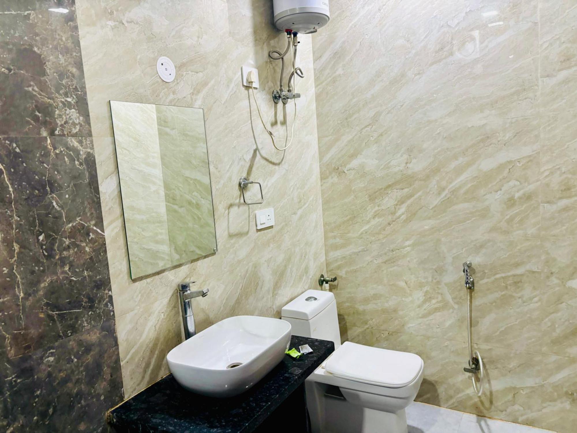 Hotel Ganga Palace - Agra อัครา ภายนอก รูปภาพ